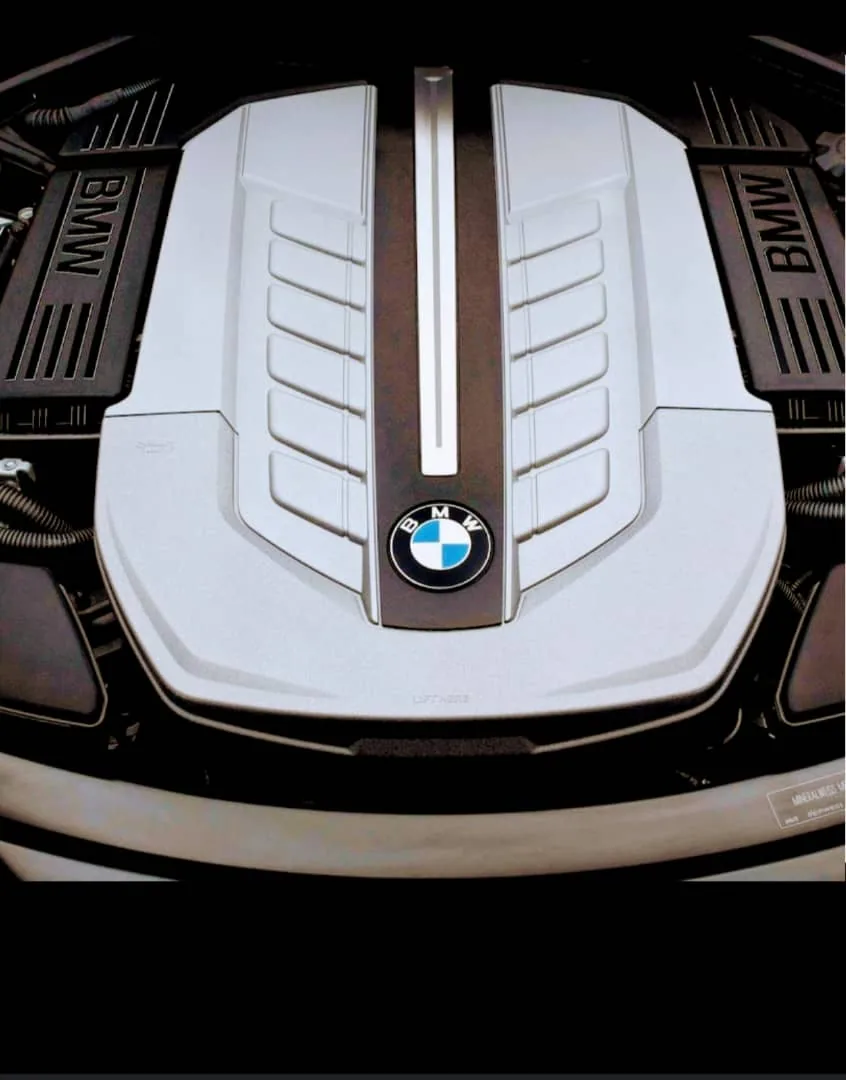 محرك BMW داخل مركز الصيانة
